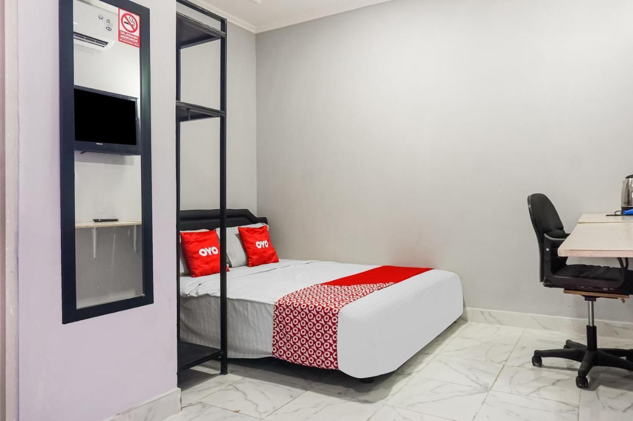 Collection O 91131 New V1 Hotel Jakarta Exterior photo
